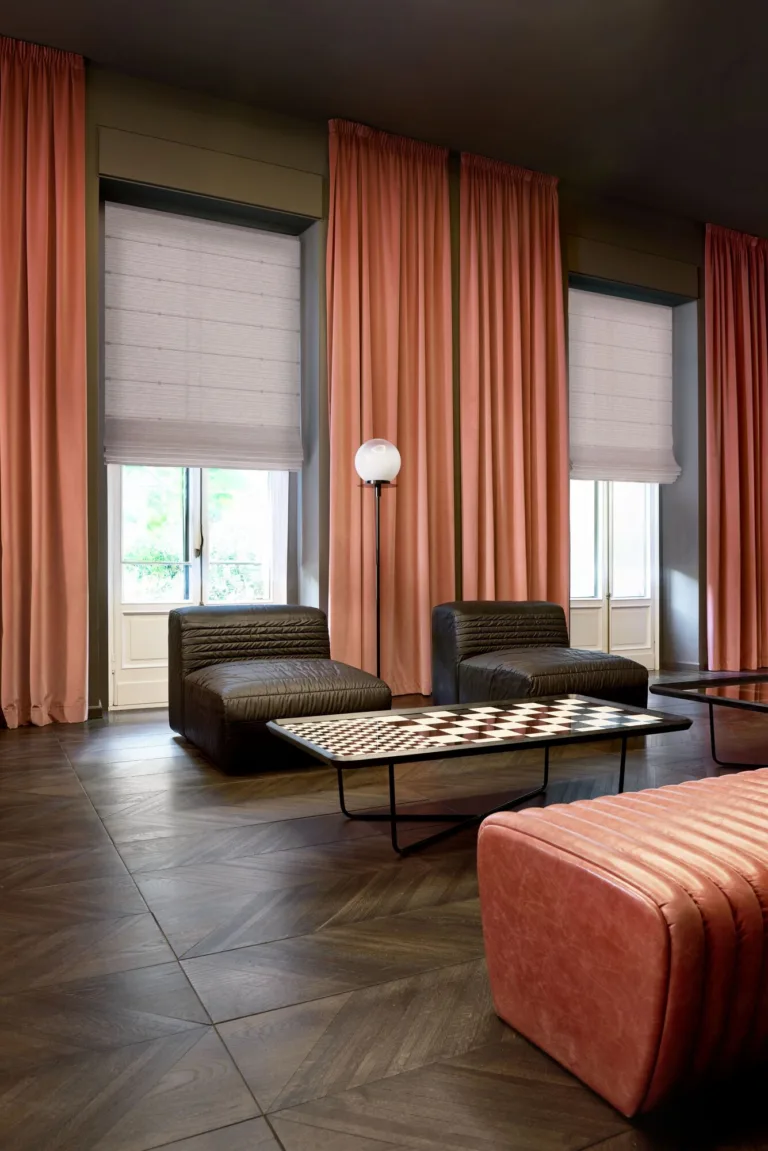 Stor roman din țesătura Coulisse Versailles 0200 off-white