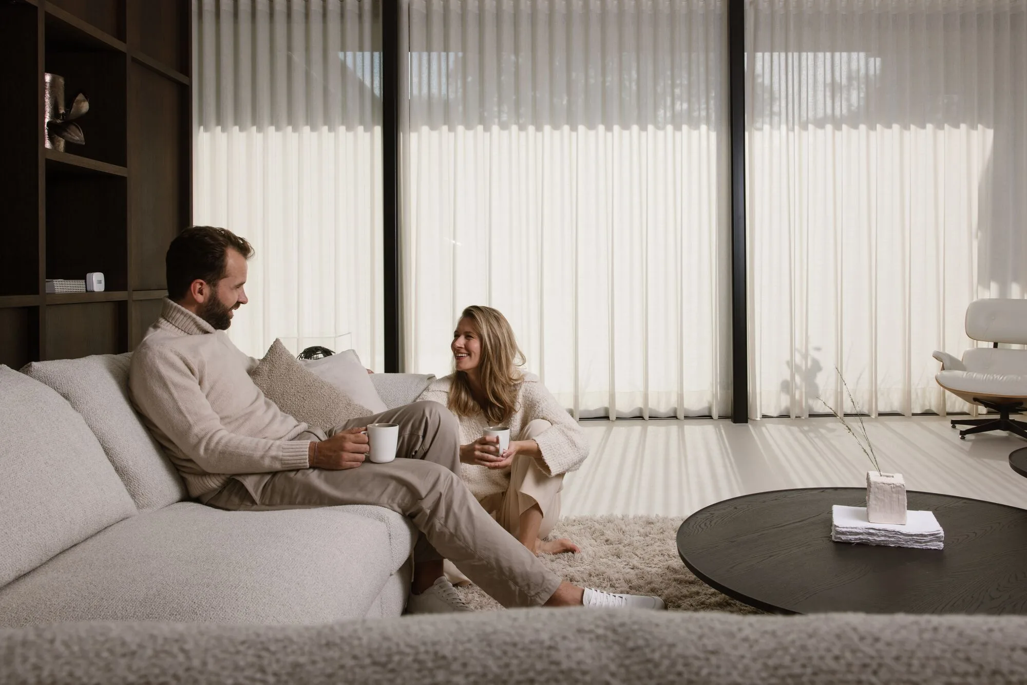 Living cu perdele motorizate Motionblinds