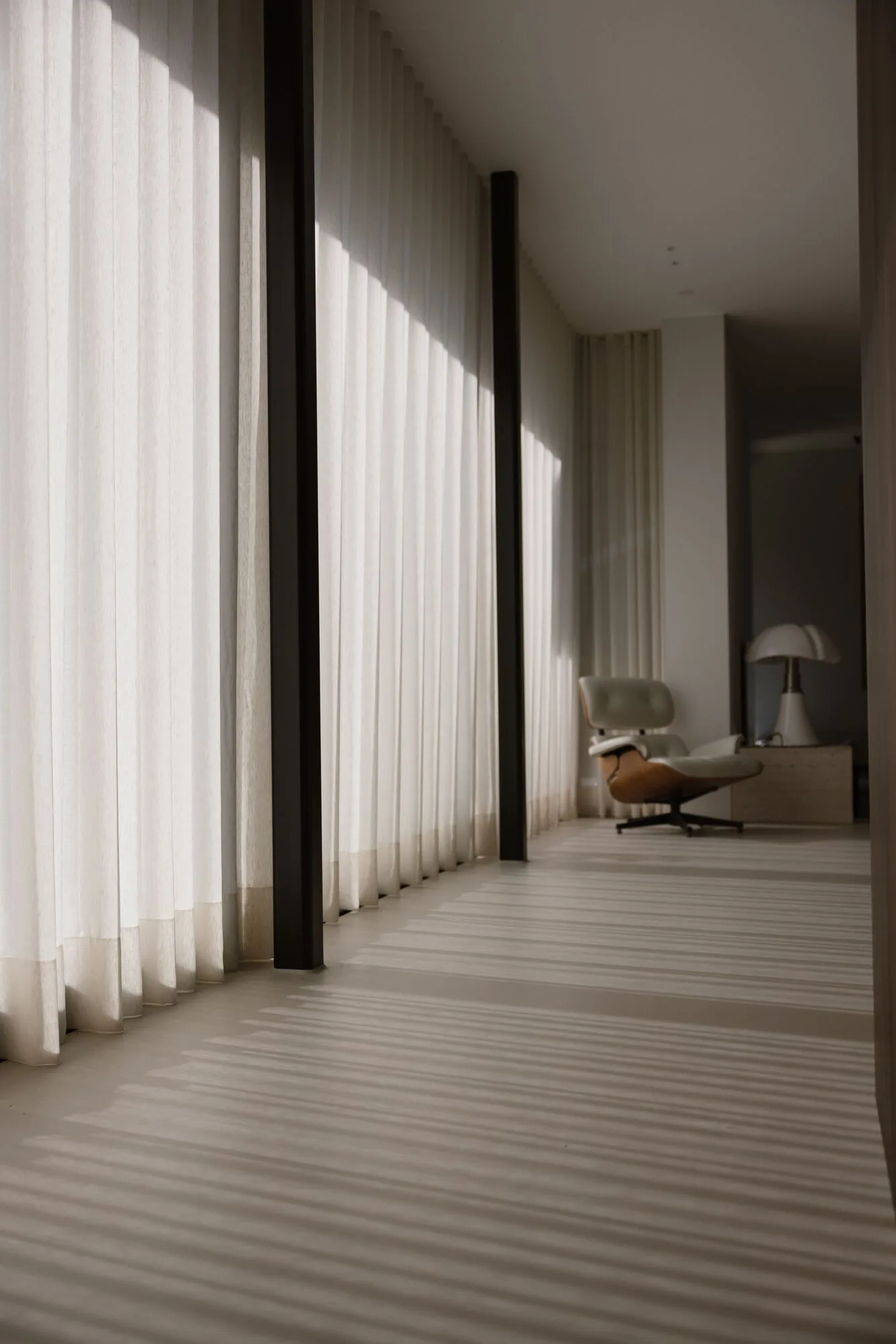 Draperii electrice Motionblinds pe toată lățimea ferestrei