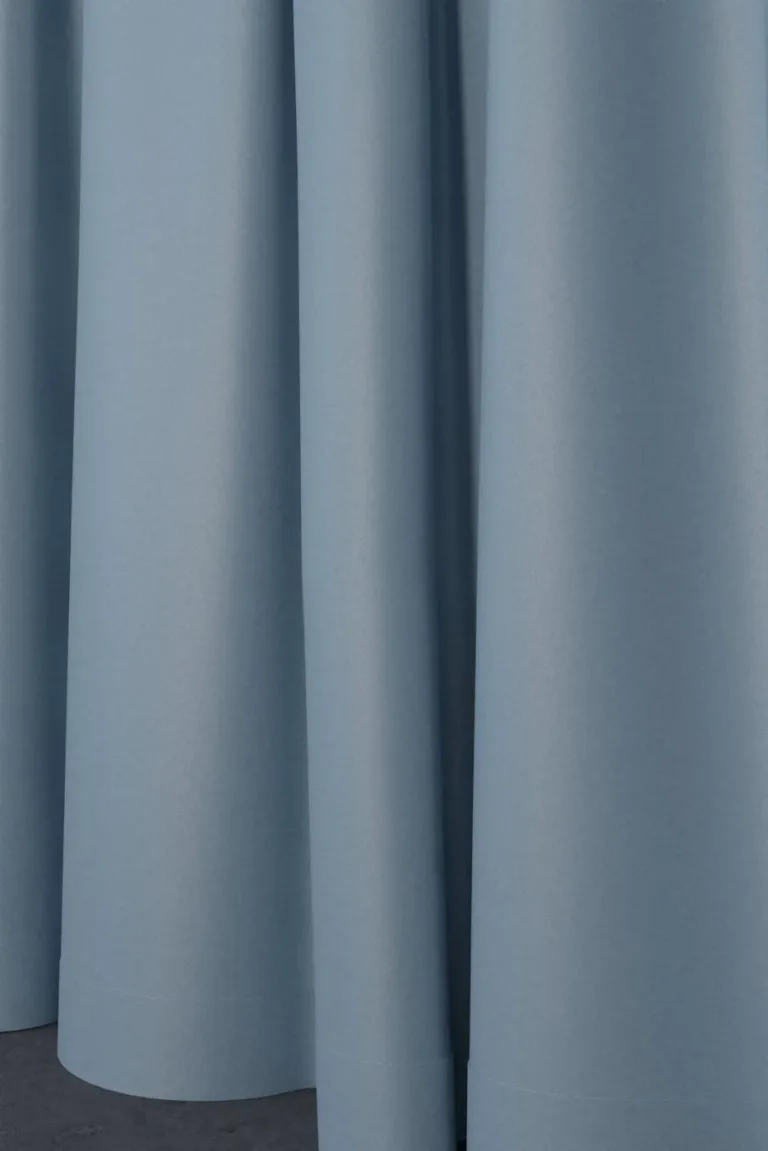 Draperie blackout Grand Noir 16 Sky, în dormitor