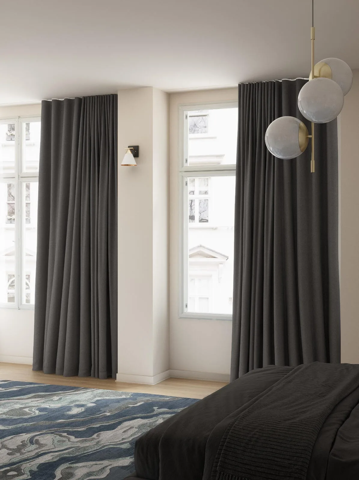 Draperii blackout Shadowmax gri antracit într-un living cu ferestre înalte