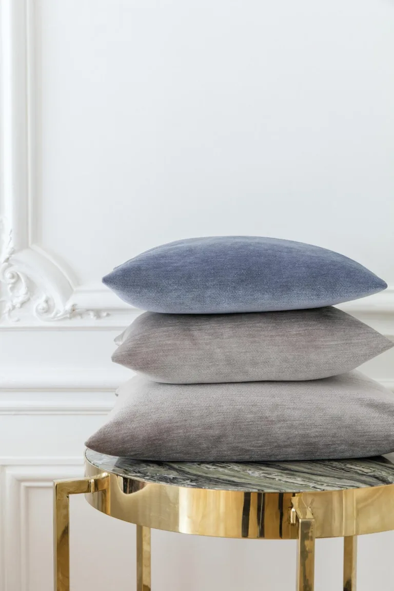 Draperii din catifea Baron într-un interior amenajat