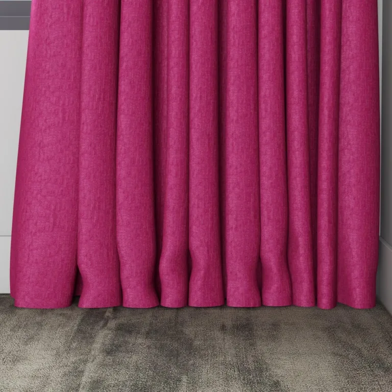 Draperie din catifea Cocktail 25 Lipstick, la fereastră