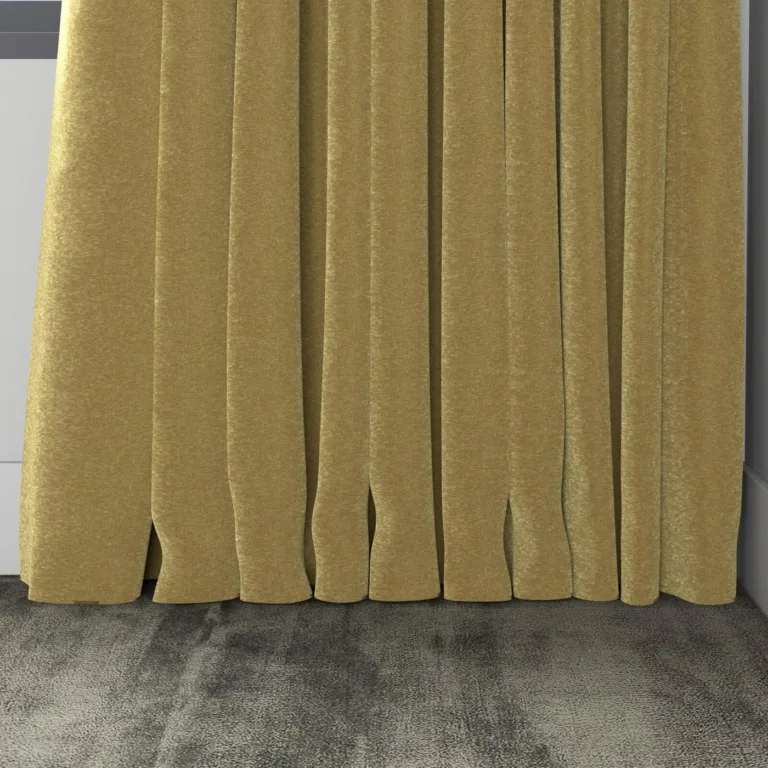 Draperie din catifea Recharge 37 Gold, la fereastră