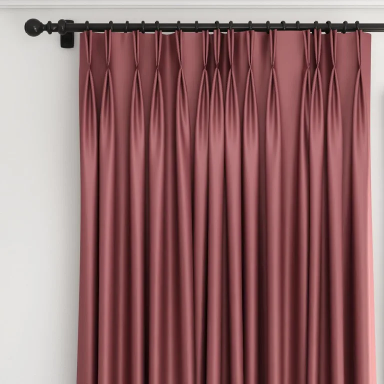 Draperie din catifea South Face 133 Partridge, lăsată pe pardoseală