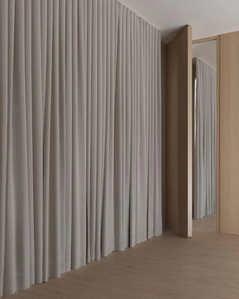 Draperie din catifea Velvelux 21 Stucco, cu falduri wave